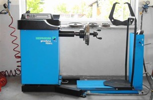 Digitální vyvažovací stroj pro nákladní pneu od "8" do "26.5"